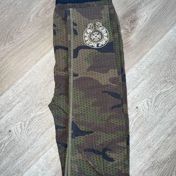 Camo Chrome Hearts Legging L (Runs Small)💚🤎🖤 - Picture 4 of 5